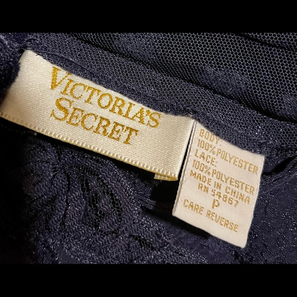 🦋SOLD🦋Beautiful navy Victoria’s Secret silk and mesh floral gown - Picture 5 of 5